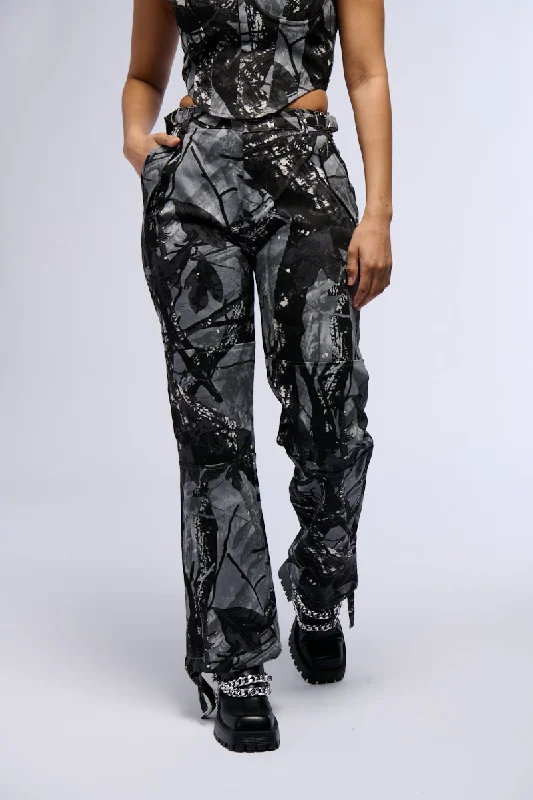 GROUNDED ENERGY PRINTED WOVEN WIDE LEG CARGO PANT